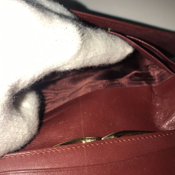 Host Pick!🌟AUTHENTIC CARTIER BIFOLD KISSLOCK WALLET - Picture 7 of 15